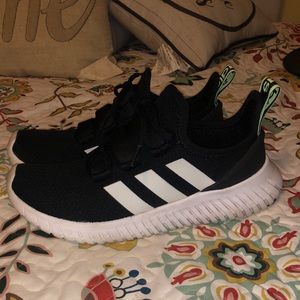 Adidas kaptir mens 6.5 fits like womens 8.5